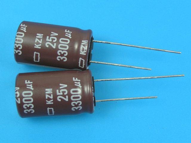 3300uF/25V - 105°C Nippon KZM kondenzátor elektrolytický, low ESR, long life, high ripple current