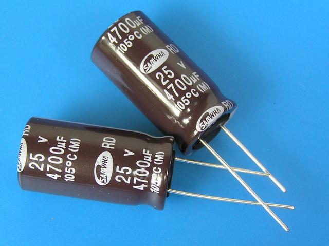 4700uF/25V - 105°C Samwha RD   kondenzátor elektrolytický
