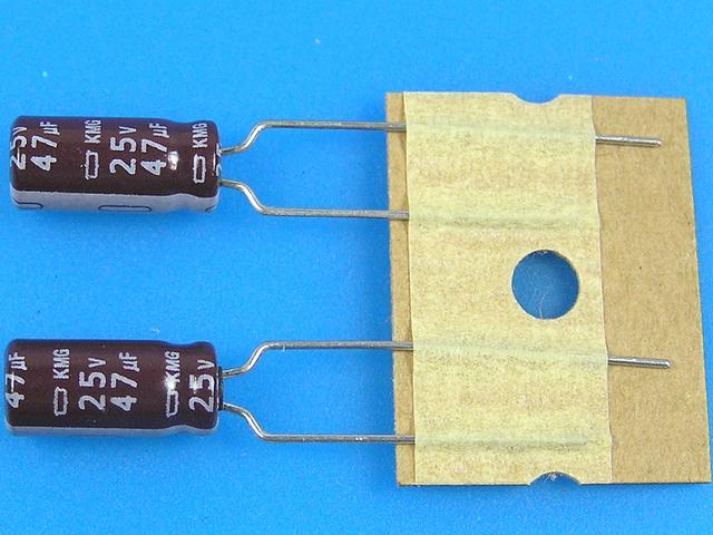 47uF/25V - 105°C Nippon KMG kondenzátor elektrolytický