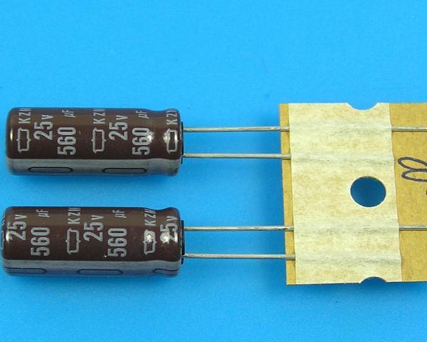 560uF/25V - 105°C Nippon  KZM kondenzátor elektrolytický, low ESR, long life, high ripple current