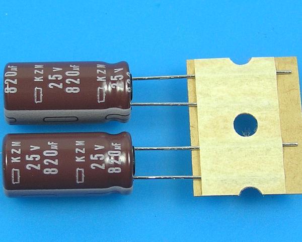 820uF/25V - 105°C Nippon KZM kondenzátor elektrolytický, low ESR, long life, high ripple current