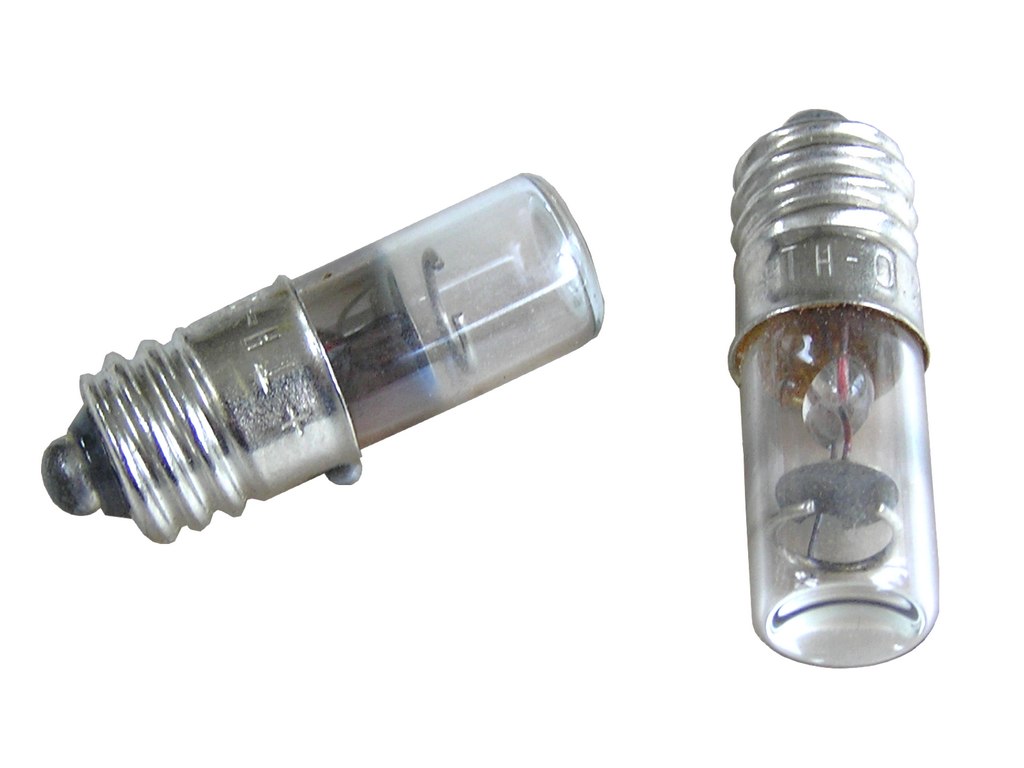 Doutnavka pro stroboskopy kontroly rychlosti v gramofonech, závit E10