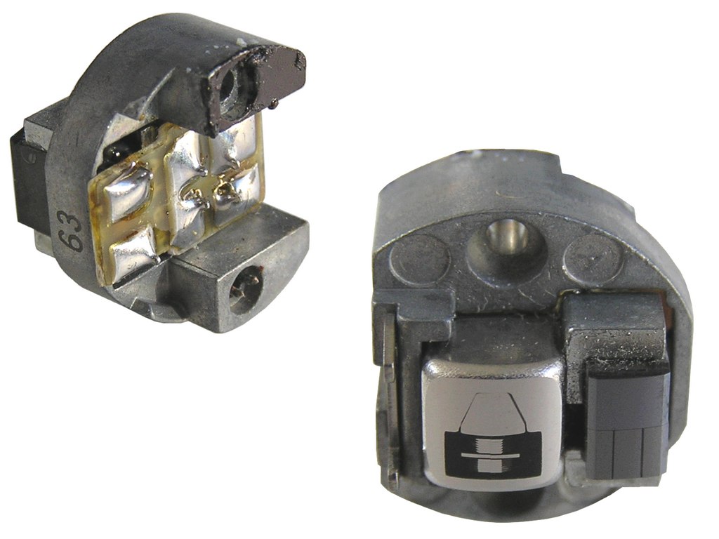 Hlava stereo reverzní 230 ohm otočná Toshiba 22217450 včetně mazací hlavy, kazetové magnetofony