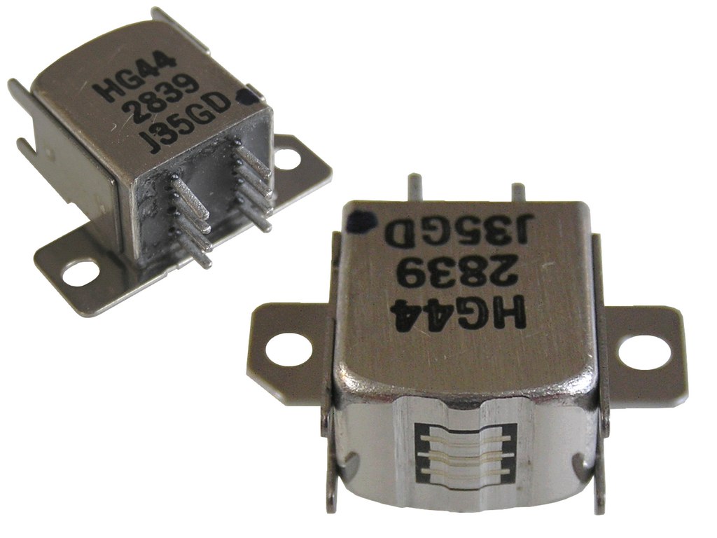 Hlava stereo reverzní 300 ohm čtyřstopá HG44-2839, kazetové magnetofony