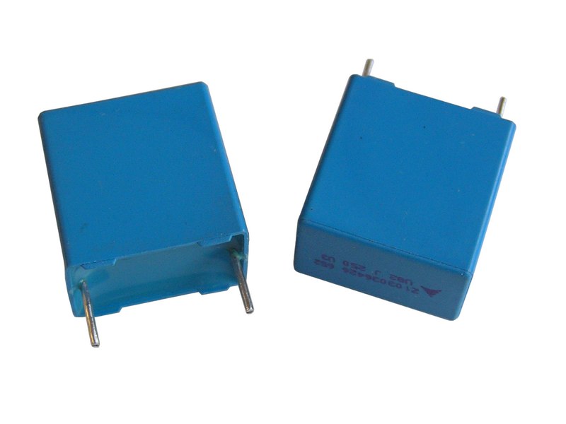 Kondenzátor fóliový 0.82uF / 250V  ±10%,  polypropylen ( 824, 820nf ) RM= 15mm