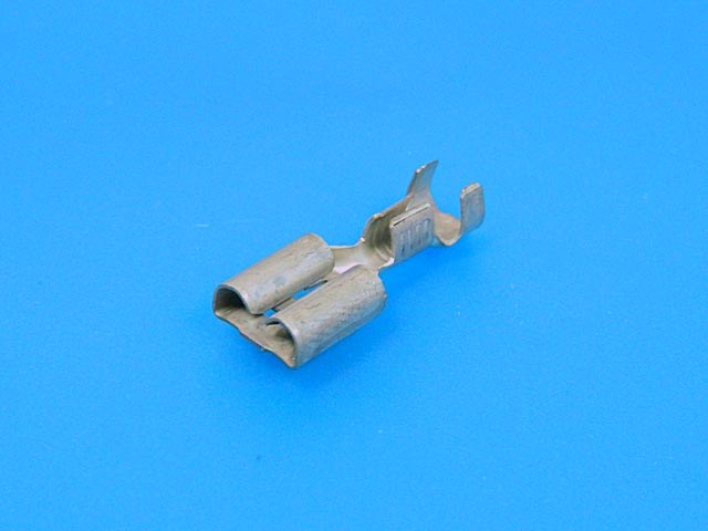Konektor Faston 6.3mm - zásuvka se západkou 6-160449-2