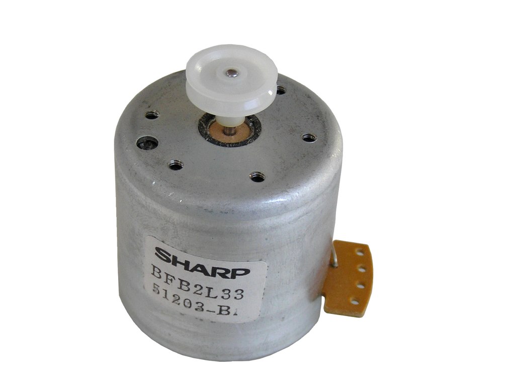 Motor magnetofonu 12V  CCW levotočivý velký Sankyo  BFB2L33 dvourychlostní
