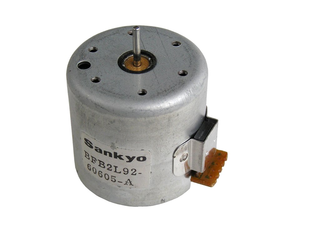 Motor magnetofonu 12V  CCW levotočivý velký Sankyo  BFB2L92 dvourychlostní