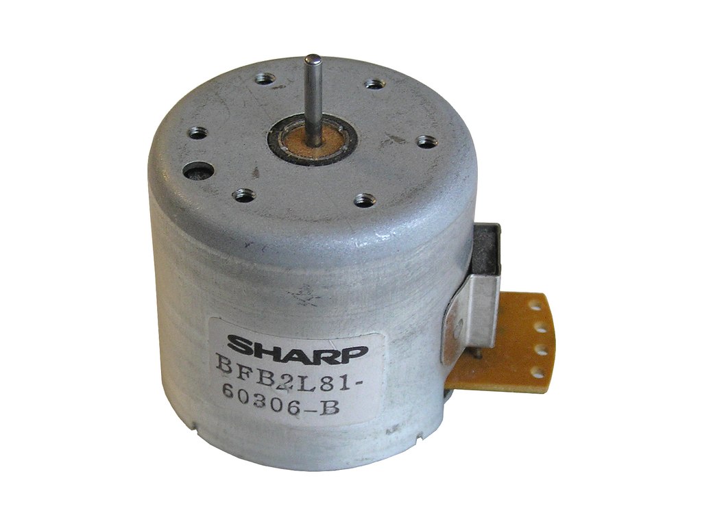 Motor magnetofonu 12V  CCW levotočivý velký Sharp  BFB2L81 dvourychlostní