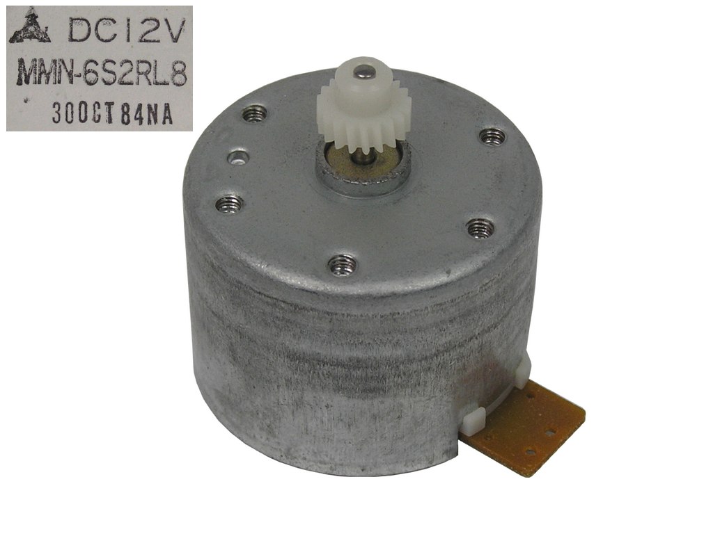 Motor magnetofonu 12V pomocný pro přivíjení a převíjení Matsushitai MMN-6S2RL8