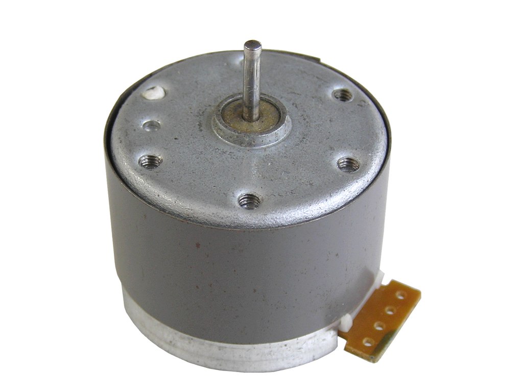 Motor magnetofonu 9V  CW pravotočivý Mitsumi MMI-6H9RWSK dvourychlostní