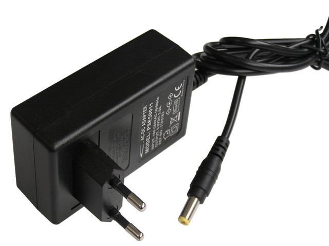 Napaječ pro spotřební elektroniku 5.0V 3.0A konektor 5.5 x 2.1mm, PSE50011 - univerzální použití 