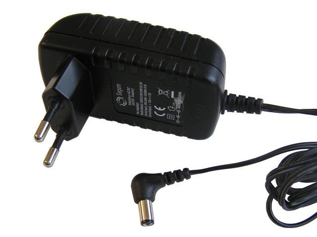 Napáječ univerzální impulzní 12V / 1,5A, konektor 5,5x2,1mm