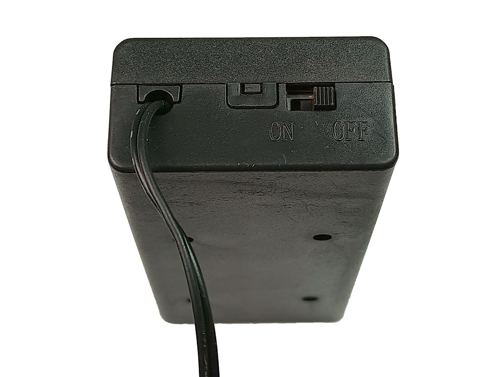 Pouzdro na baterie 2x 18650 vedle sebe, krabička s vypínačem, vývod vodič s konektorem 5.5 x 2.1mm, seriové zapojení