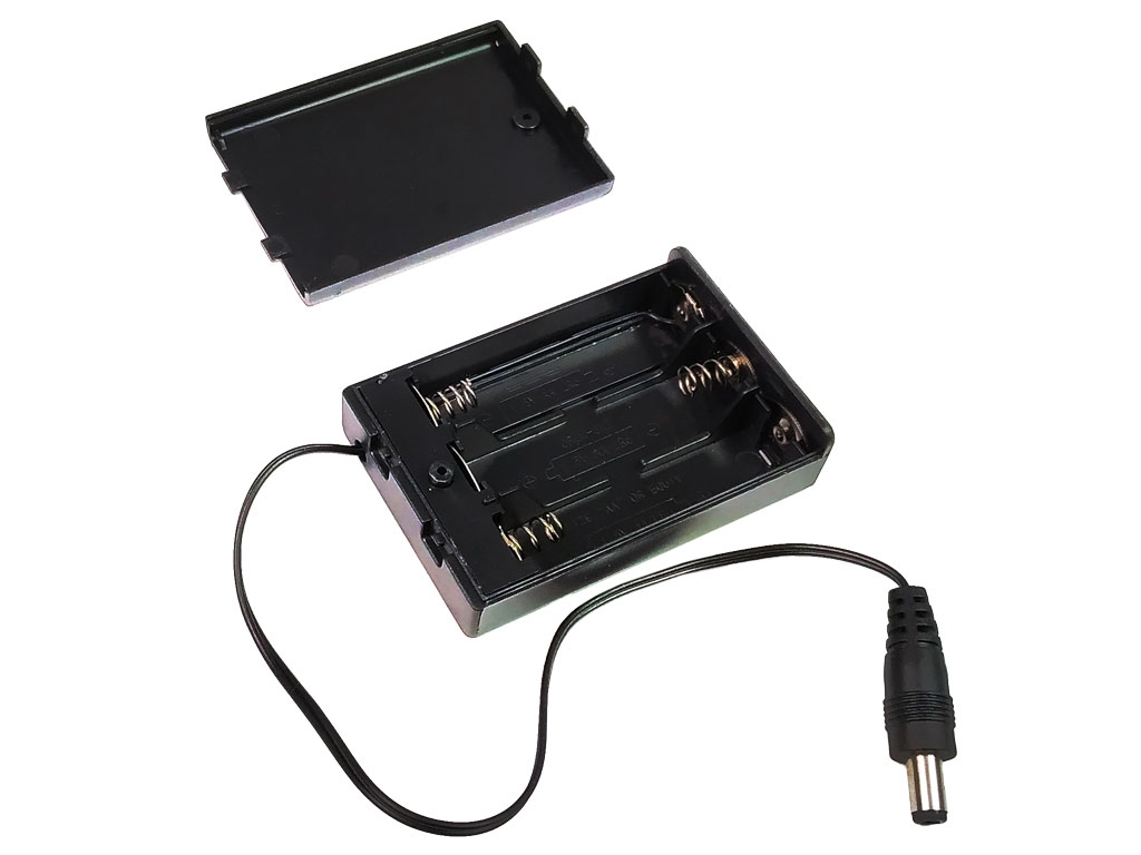 Pouzdro na baterie 3x AA vedle sebe, krabička s vypínačem, vývod vodič s konektorem 5.5 x 2.1mm