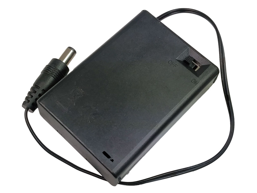 Pouzdro na baterie 3x AA vedle sebe, krabička s vypínačem, vývod vodič s konektorem 5.5 x 2.1mm