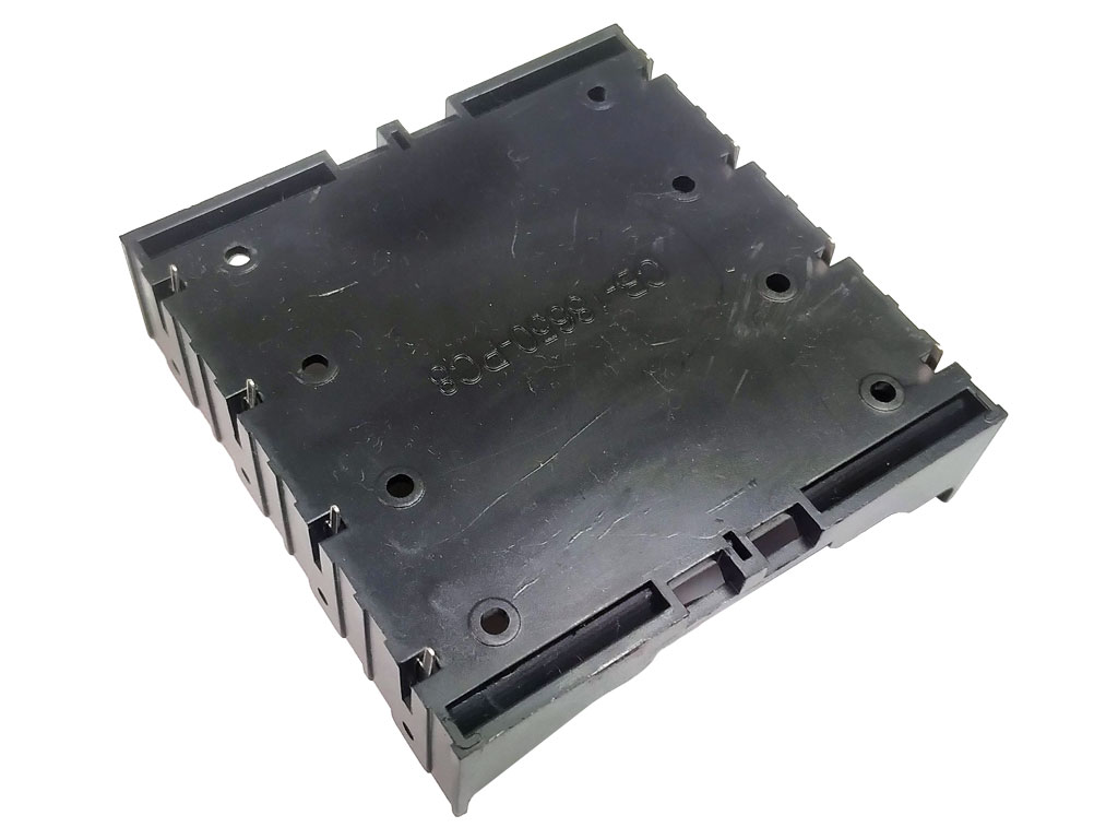 Pouzdro na baterie 4x 18650 vedle sebe samosatné vývody do plošného spoje