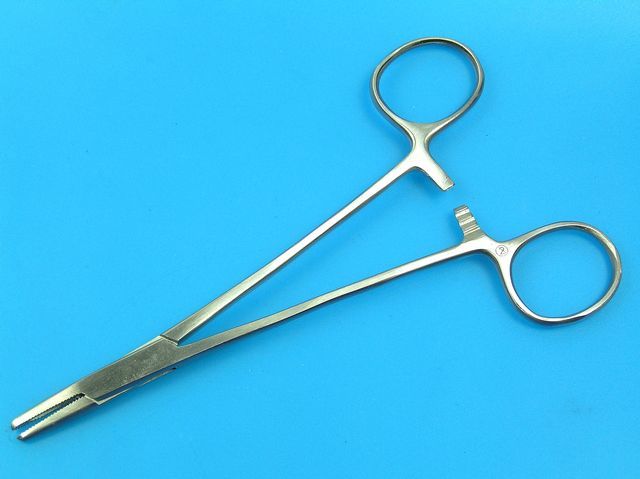 Servisní nářadí - pean chirurgický 140mm plochý se zoubky, délka čelistí 15mm