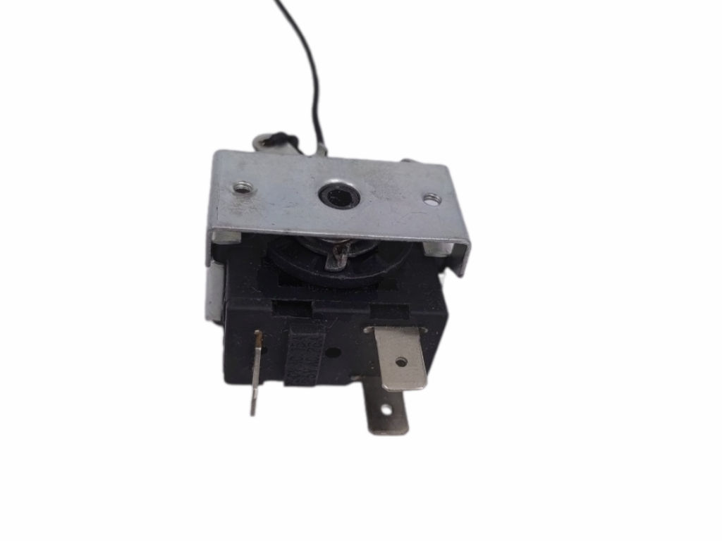 Spínač tahový s provázkem 5 vývodů 250V 16A  