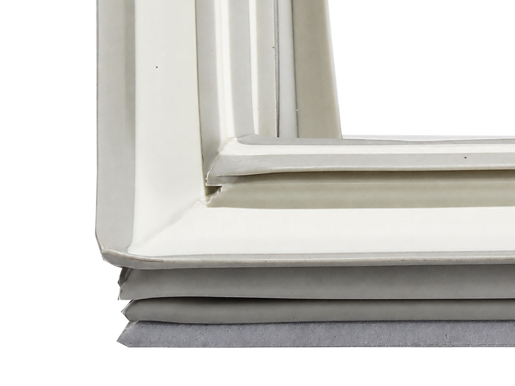 Těsnění spodní zásuvky vestavného šuplíkového mrazáku 482000081568 WHIRLPOOL / INDESIT, originál