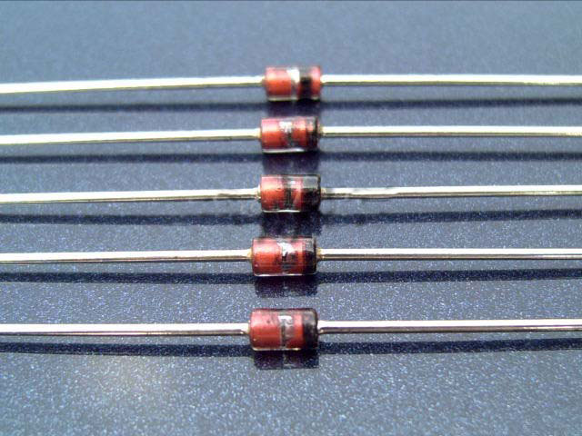 ZD 130V 1.3W zenerova dioda 130V/1.3W ZPY130